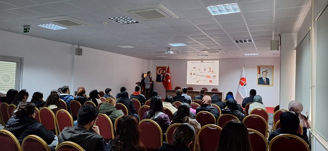 Meslek Yüksekokulumuzda AIDS, HIV ve Sigara Bağımlılığı Konulu Konferans Düzenlendi